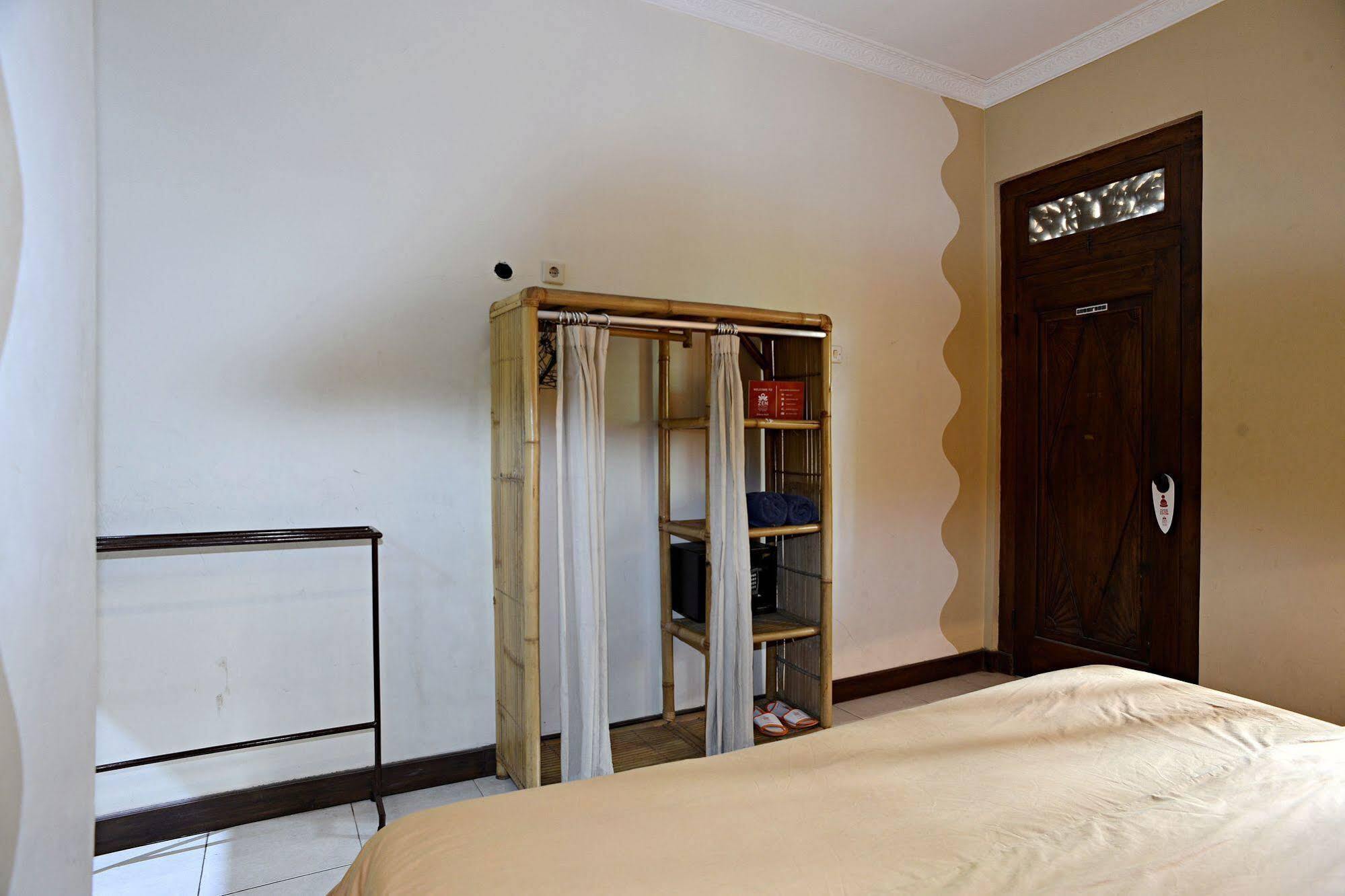 Zen Rooms Malioboro Sosrowijayan Wetan ยอกยาการ์ตา ภายนอก รูปภาพ